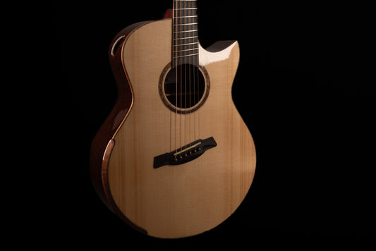 AVENIR 25 SERIES AUDITORIUM ENGELMANN SPRUCE WENGE FAN FRET