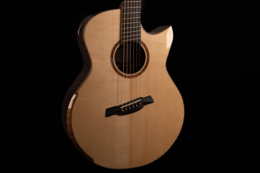 AVENIR 20 SERIES AUDITORIUM ENGELMANN SPRUCE WENGE FAN FRET