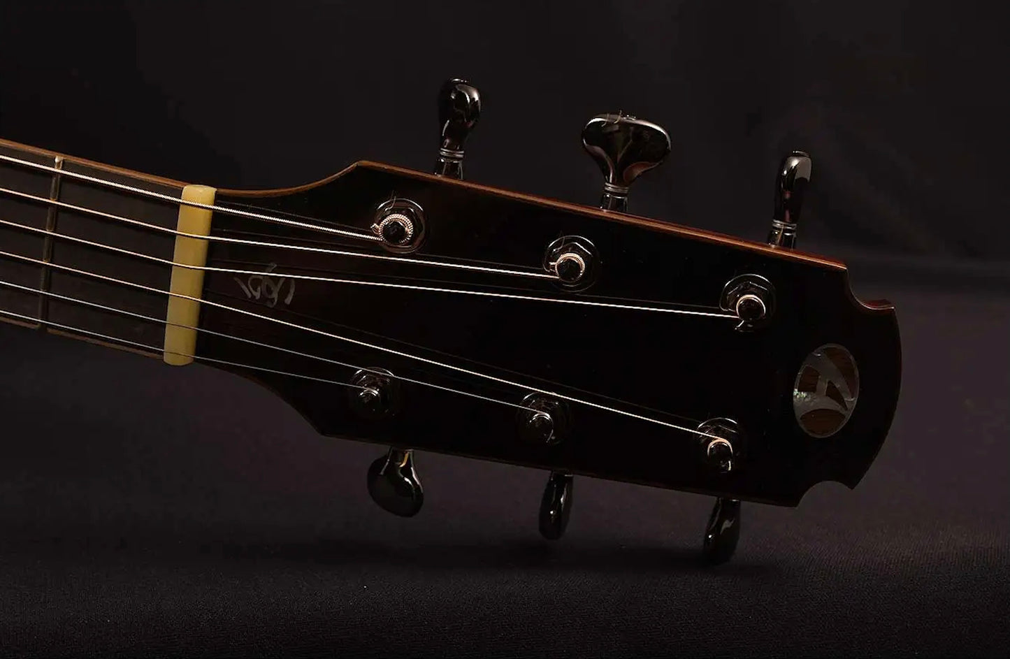 AVENIR 25 SERIES AUDITORIUM CEDAR ROSEWOOD