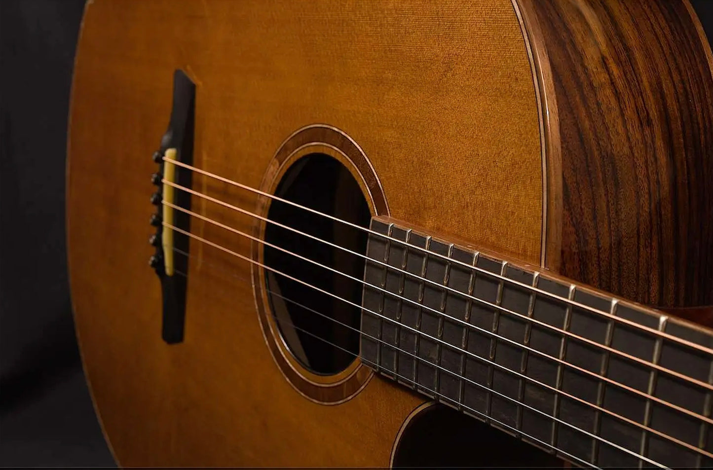 AVENIR 25 SERIES AUDITORIUM CEDAR ROSEWOOD
