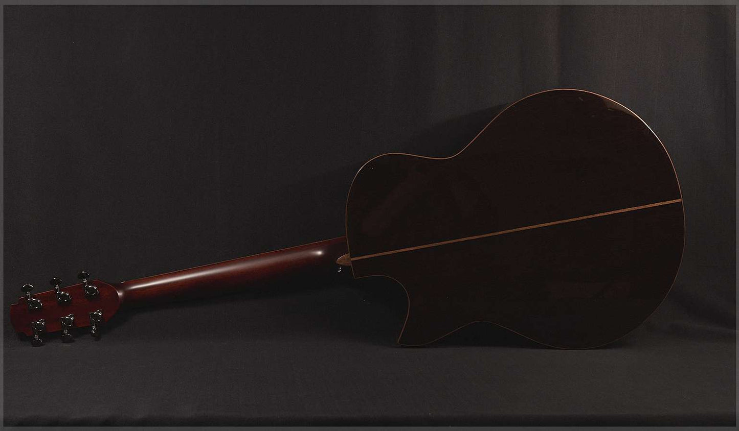 AVENIR 20 SERIES AUDITORIUM ENGELMANN SPRUCE WENGE